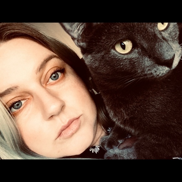 Meet your Posher, Kayla - Picture 3 of 5